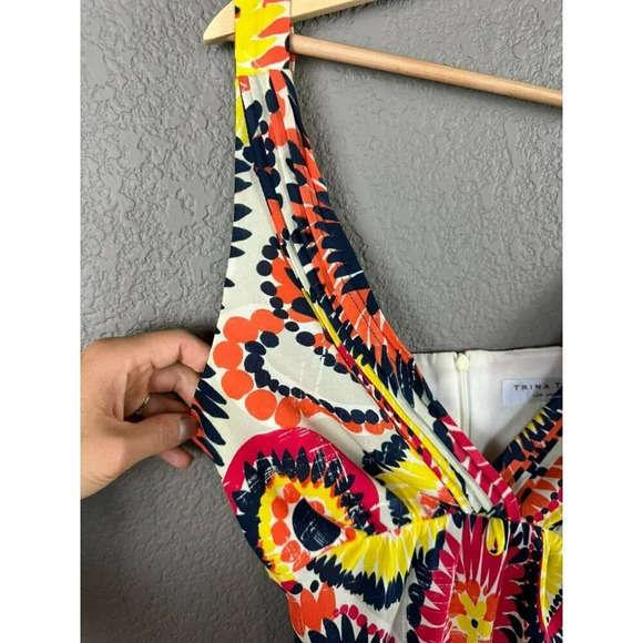 Trina Turk Silk Top Blouse Size 4 Colorful Sleeveless Geometric Multicolor - Picture 3 of 11